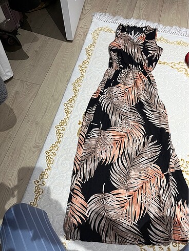 Beli lastikli yırtmaçlı elbise çok hoş