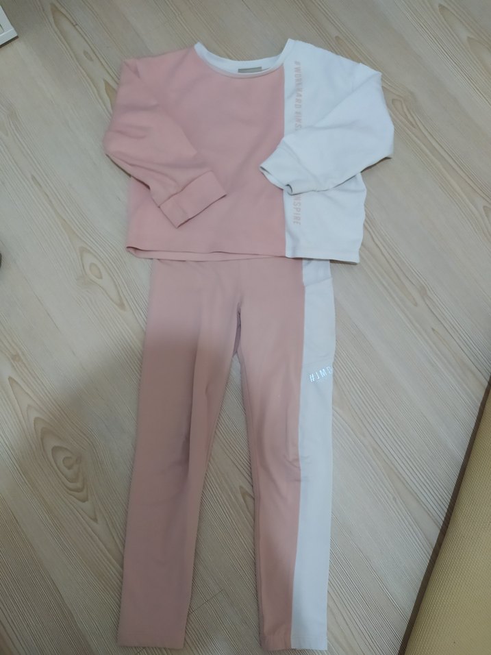 Kızlar için Pembe ve Beyaz Eşofman Takımı - Görsel 2