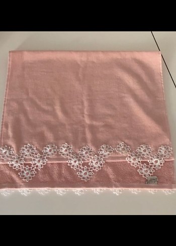 Nakışlı Pembe Havlu