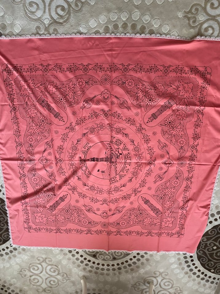 Pembe Nakışlı Masa Örtüsü Dantel Detaylı - Görsel 2