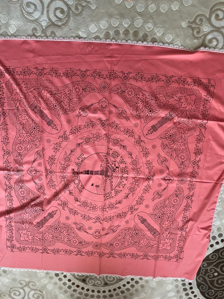 Pembe Nakışlı Masa Örtüsü Dantel Detaylı - Görsel 3