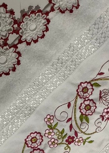 Diğer Bordo Nakışlı Konvansiyonel Havlu