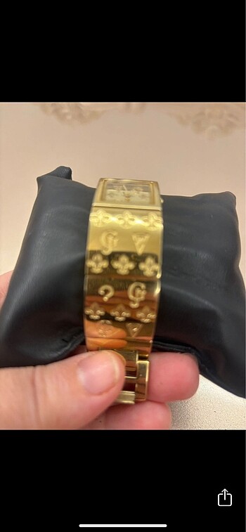 Guess Guess saat