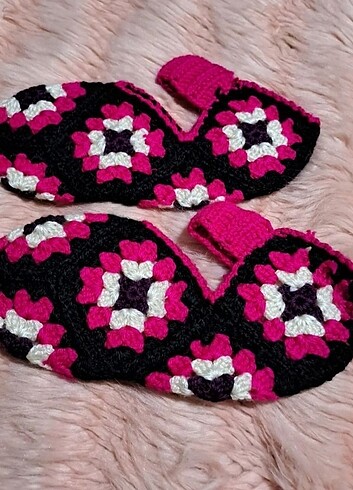 El emeği motif örgü patik modelleri 