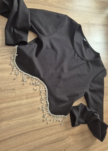 Zincir Detaylı Siyah Bluzu