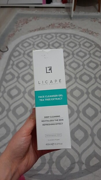 La Roche Posay Lipace yüz temizleme jeli