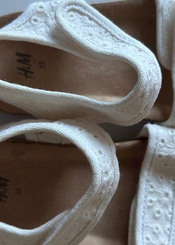 Kız Çocuk Beyaz Nakışlı Bantlı Sandalet - Görsel 3