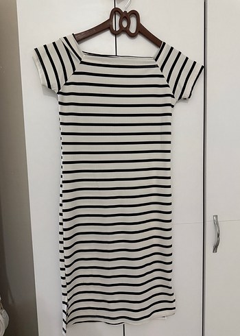 Siyah Beyaz Çizgili Midi Elbise