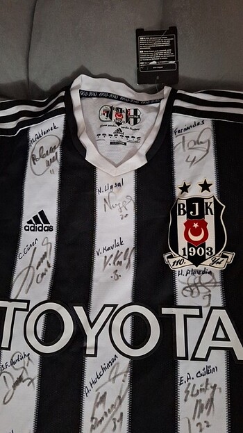 Beşiktaş İmzalı Beşiktaş formasi