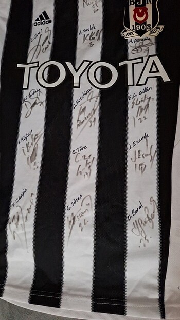 m Beden İmzalı Beşiktaş formasi