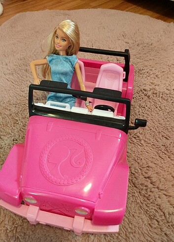 Barbie ve arabası 