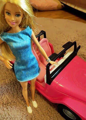  Beden Barbie ve arabası 