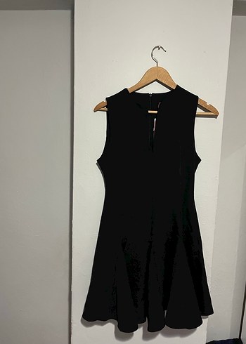 Zara Siyah Mini V Yaka Kolsuz Elbise