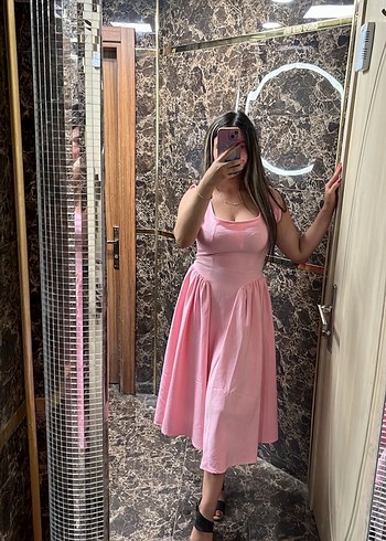 Pembe Midi Uzunlukta Askılı Kadın Elbise