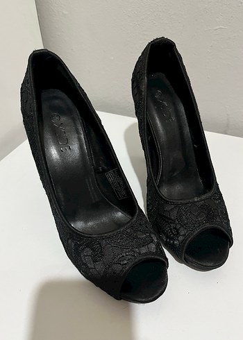Zara Siyah Dantel İşlemeli Stiletto Topuklu Ayakkabı