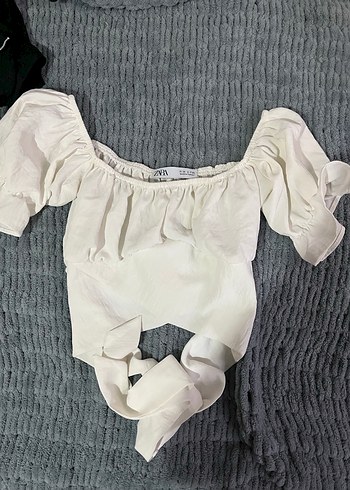 Beyaz Bağcıklı Omuzları Açık Bluz - Görsel 3