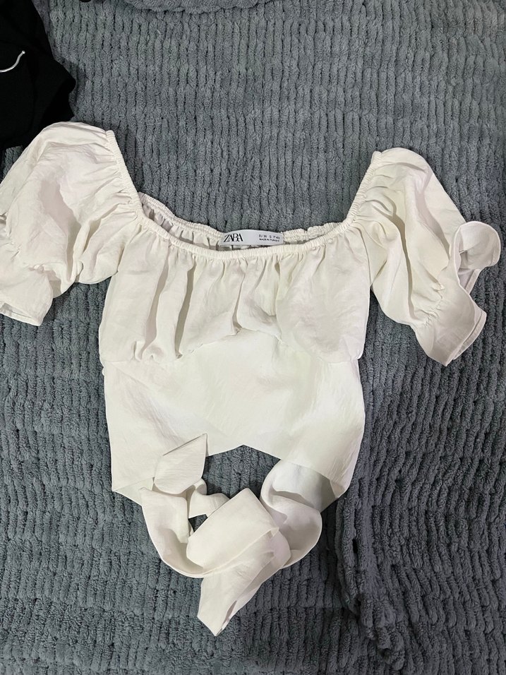 Beyaz Bağcıklı Omuzları Açık Bluz - Görsel 3