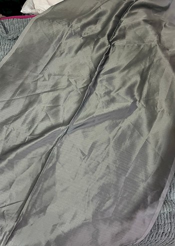 Gri İpek Dokulu Kadın Şal - Görsel 3