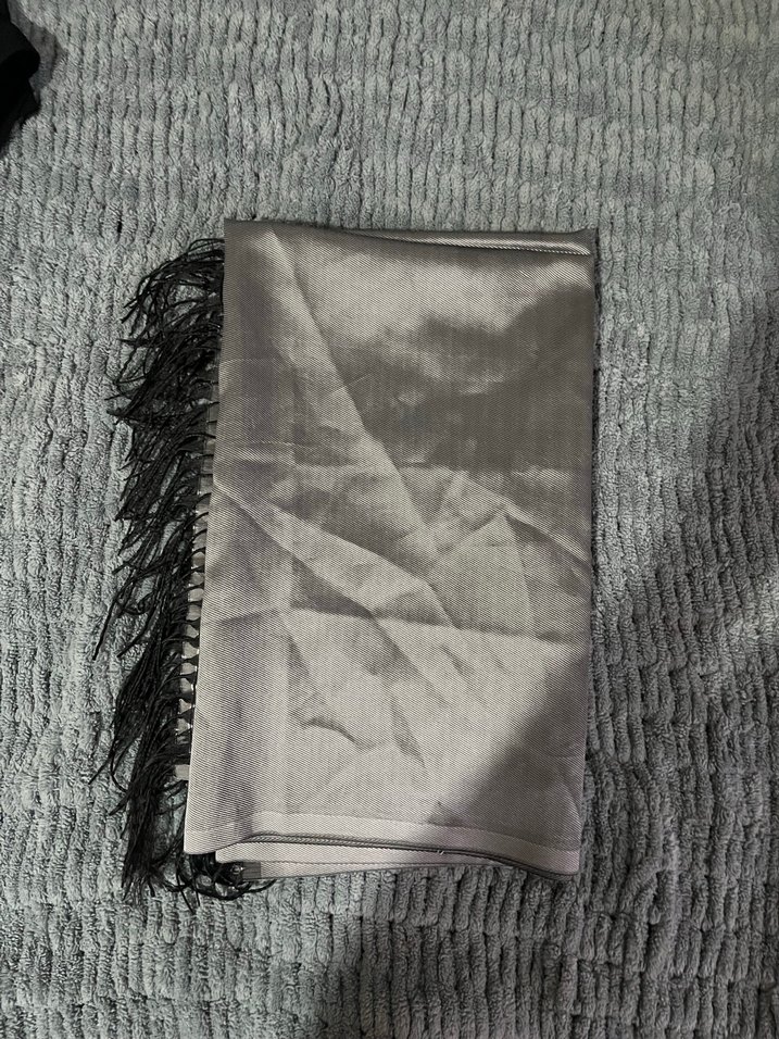 Gri İpek Dokulu Kadın Şal - Görsel 2