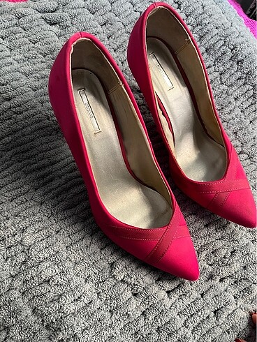 38 Beden Berskha pembe stiletto