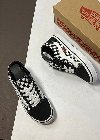 VANSS SNEAKER