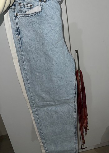 Düğmeli Beyaz Rahat Kesim Kadın Kot Pantolon - Görsel 2