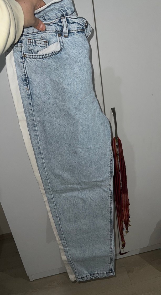 Düğmeli Beyaz Rahat Kesim Kadın Kot Pantolon - Görsel 2