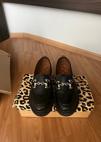 Zara Zincir Detaylı Siyah Loafer Ayakkabı