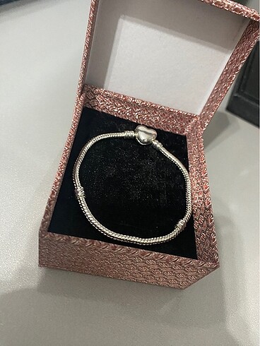 Beden PANDORA CHARM BİLEKLİKLER