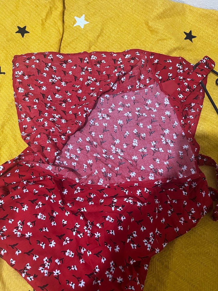 Kırmızı çiçekli yırtmaçlı elbise - Görsel 3