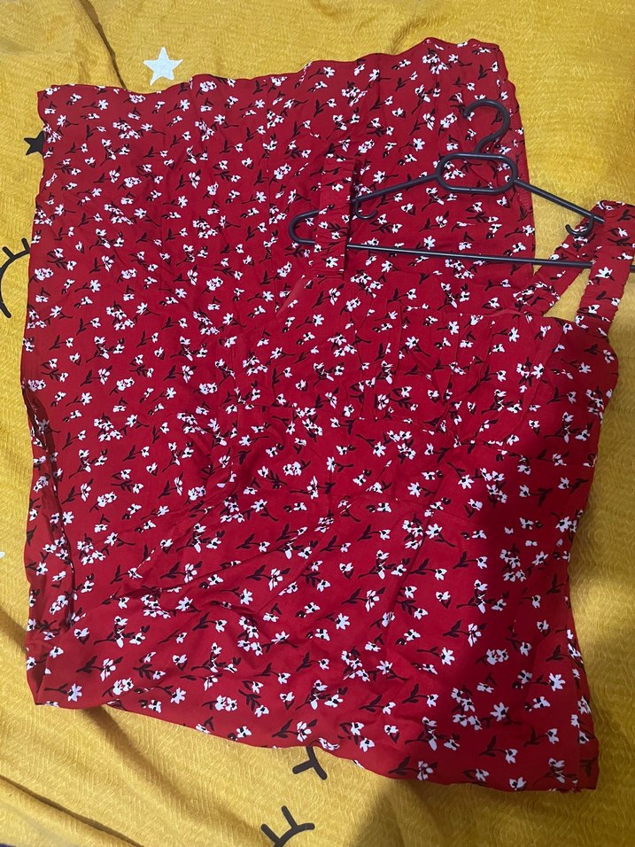 Kırmızı çiçekli yırtmaçlı elbise - Görsel 5