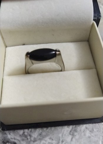 Klasik Siyah Tokalı Kadın Yüzük - Görsel 2