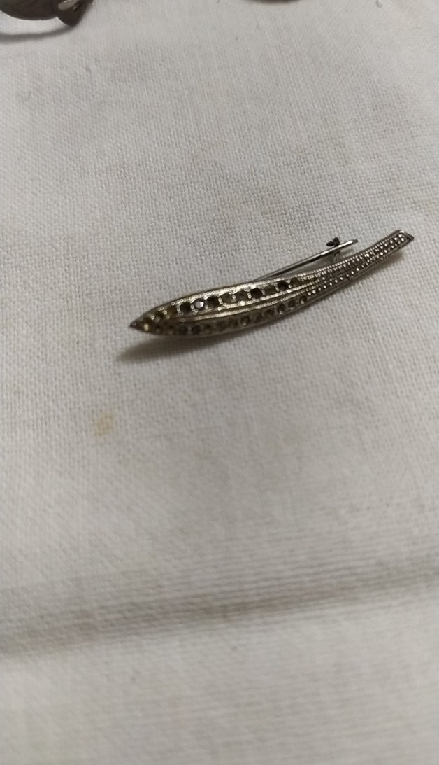 Bej Parlak Boncuklu Yılan Desenli Broş - Görsel 3