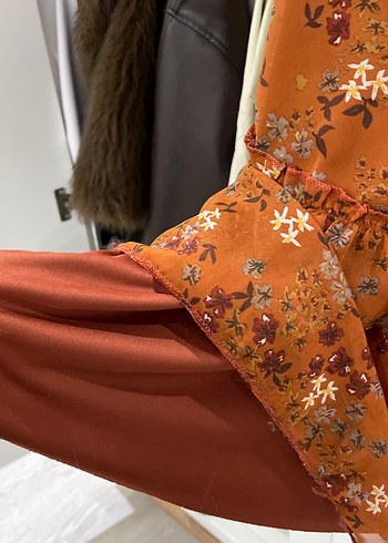 Drapeli Uzun Kollu V Yaka Midi Elbise - Görsel 2