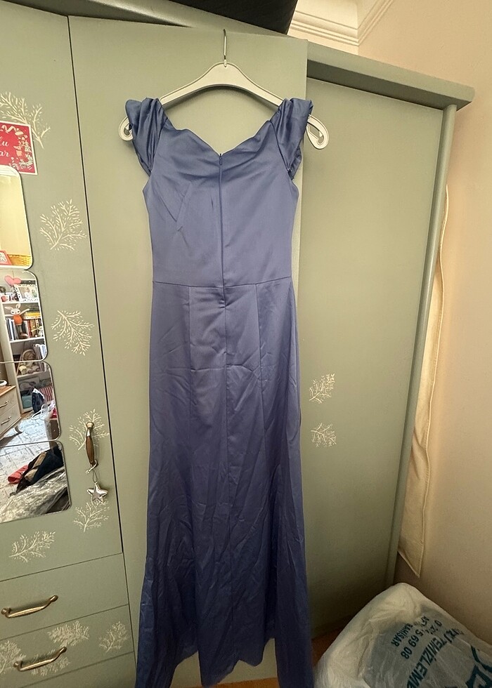 İndigo uzun yırtmaçlı kayık yaka gece elbisesi - Görsel 4