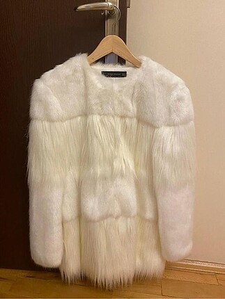 Zara Beyaz Peluş Kürk