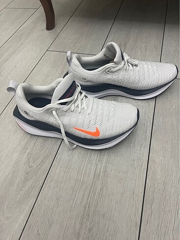 41 Beden beyaz Renk Nike Infinity Run 4