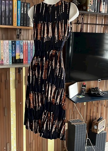 Kahverengi Bağlama Desenli elbise - Görsel 2