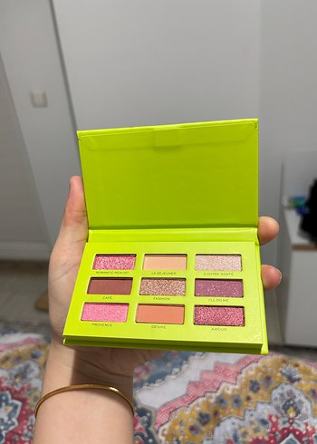 revolution emily in Paris camera queen eyeshadow palette far - Görsel 3