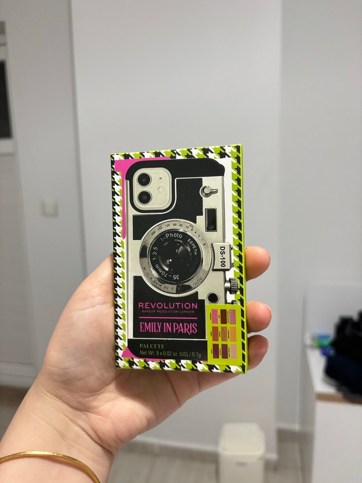 revolution emily in Paris camera queen eyeshadow palette far - Görsel 4