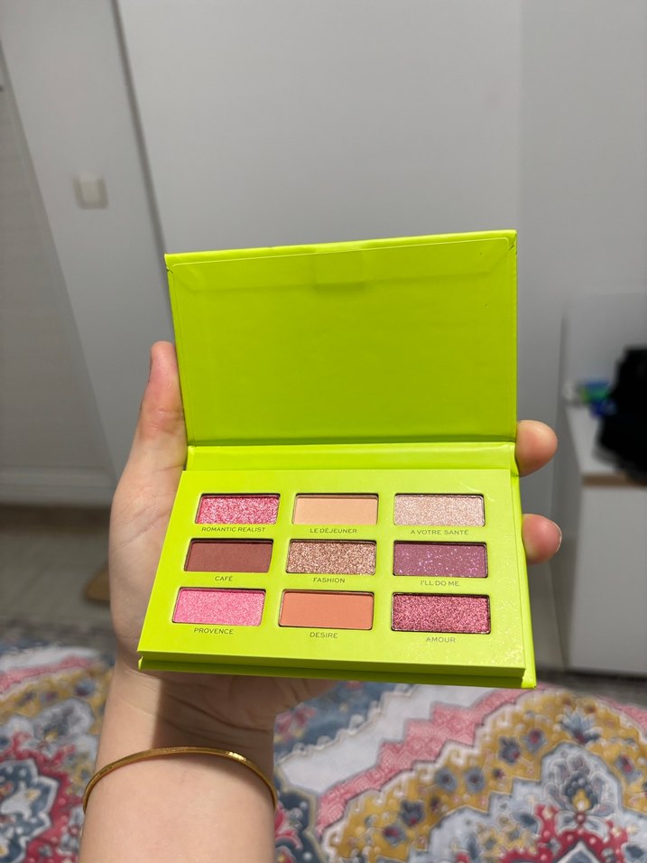 revolution emily in Paris camera queen eyeshadow palette far - Görsel 3