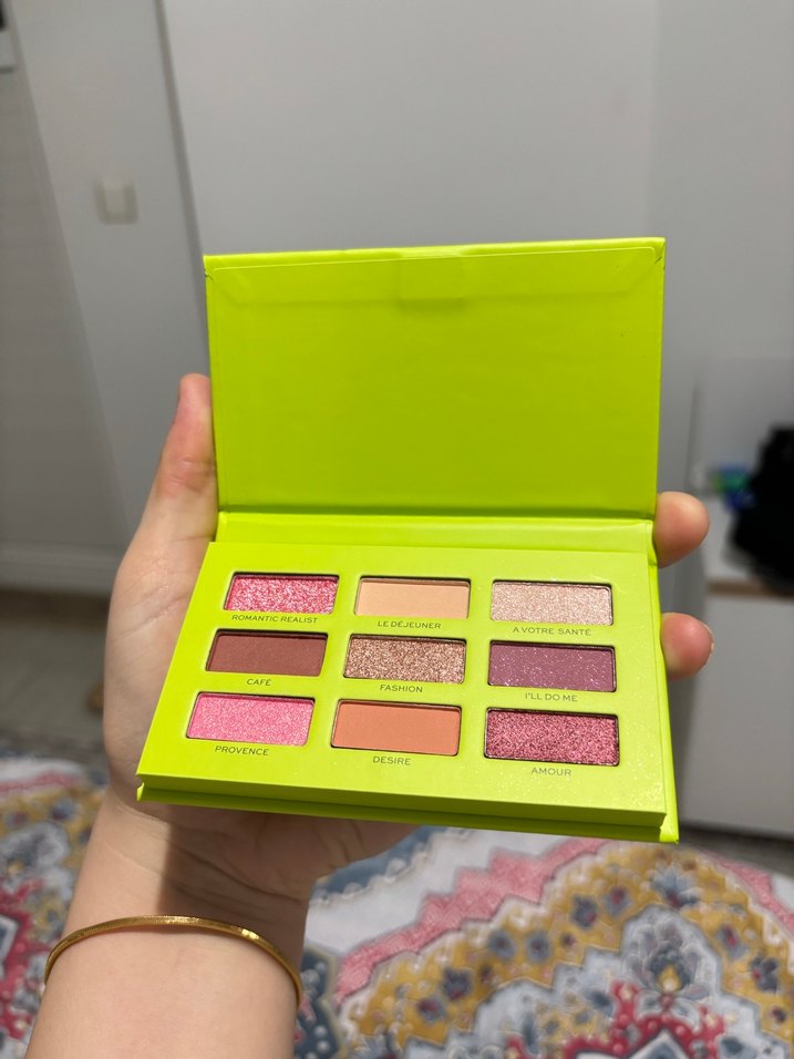 revolution emily in Paris camera queen eyeshadow palette far - Görsel 5