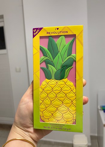 Revolution eyeshadow palette tasty pineapple far paleti - Görsel 3