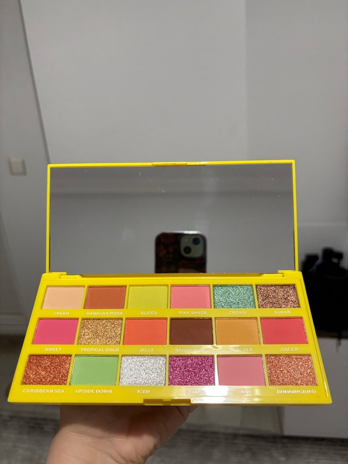 Revolution eyeshadow palette tasty pineapple far paleti - Görsel 2