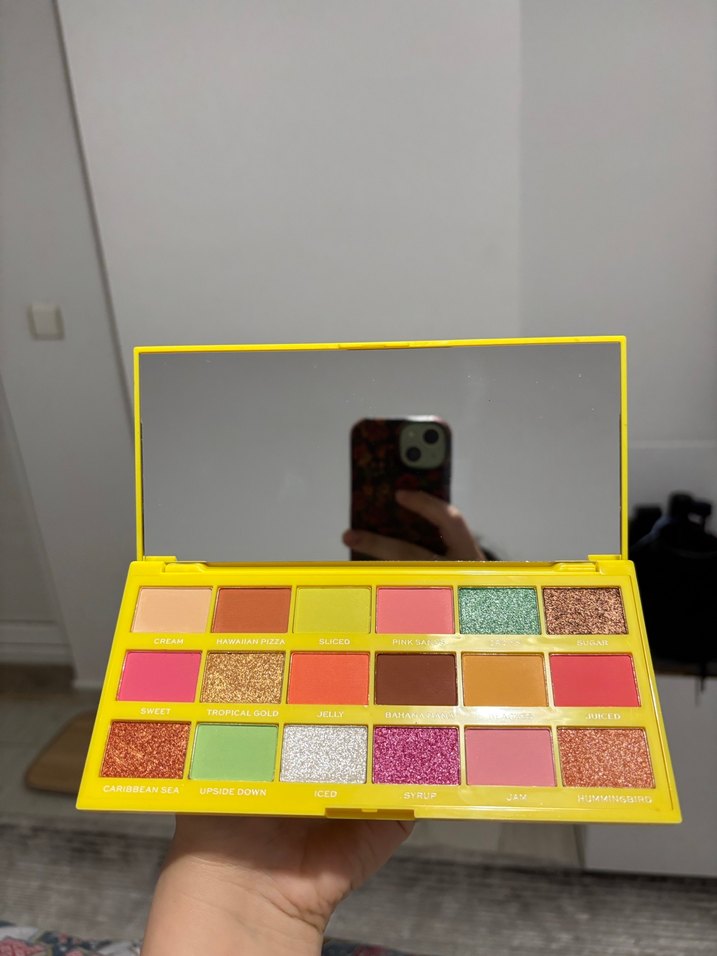 Revolution eyeshadow palette tasty pineapple far paleti - Görsel 4