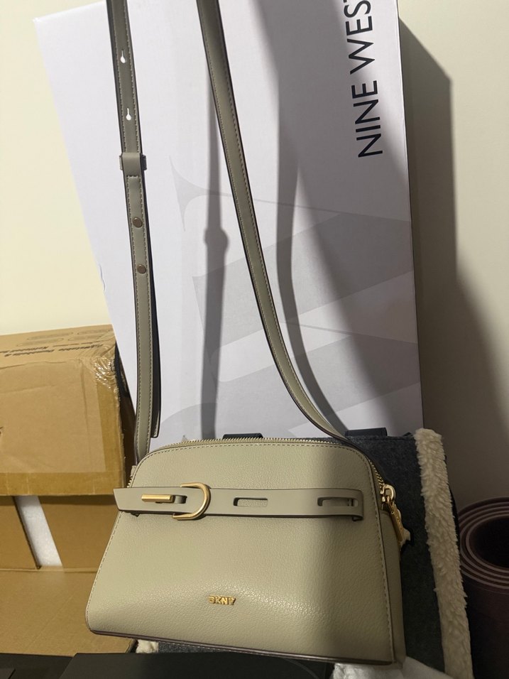 Gri Deri Tokalı Kadın Çantası DKNY - Görsel 2