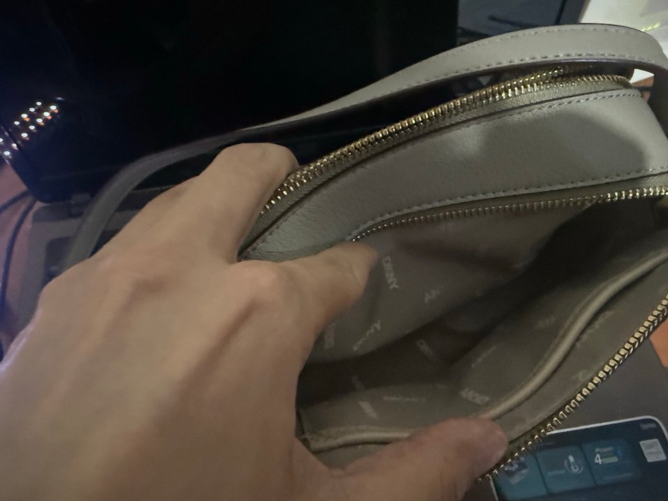 Gri Deri Tokalı Kadın Çantası DKNY - Görsel 5