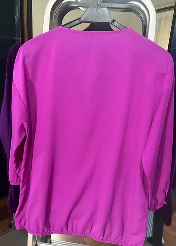 Mor V Yaka Fırfırlı Kadın Bluz - Görsel 3