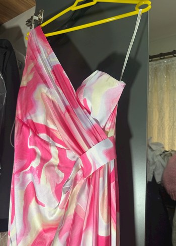 Pembe Batik Desenli Drapeli Uzun Elbise - Görsel 3