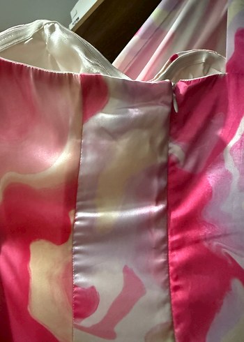 Pembe Batik Desenli Drapeli Uzun Elbise - Görsel 6